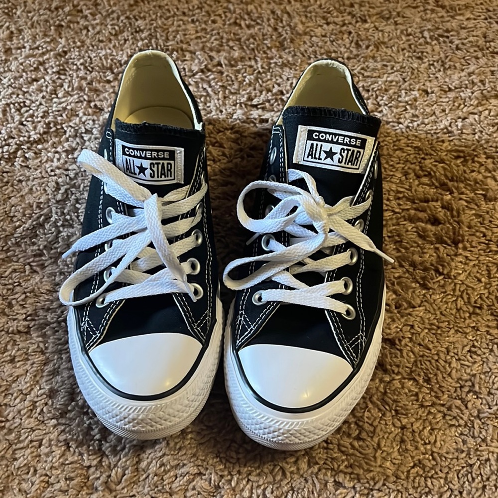 Black low top converse